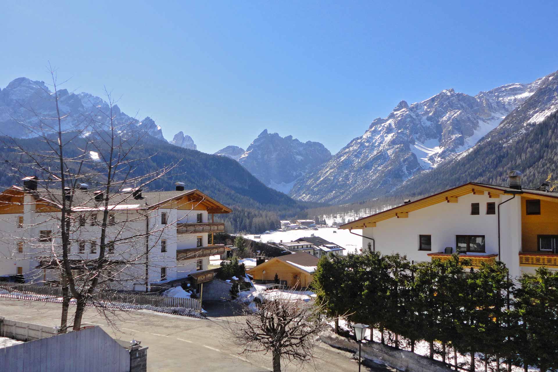 Panoramablick vom Balkon der Ferienwohnung auf das Fischleintal