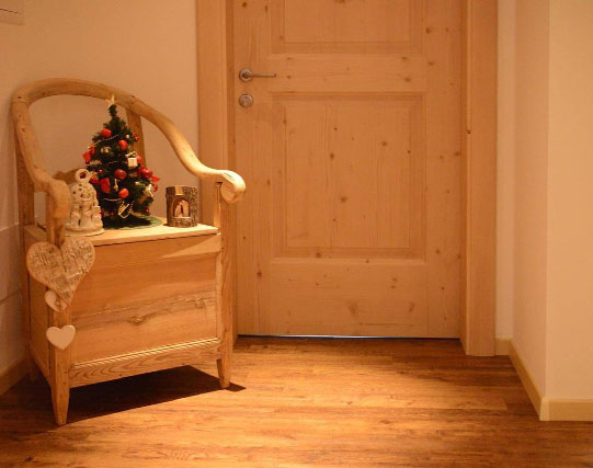 Ferienhaus Haus Marta in Sexten – Außenansicht mit Blick auf die Sextner Dolomiten